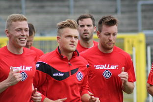 九游游戏在线玩-勇士后场组合配合训练展现高效率转换进攻，勇士队合练